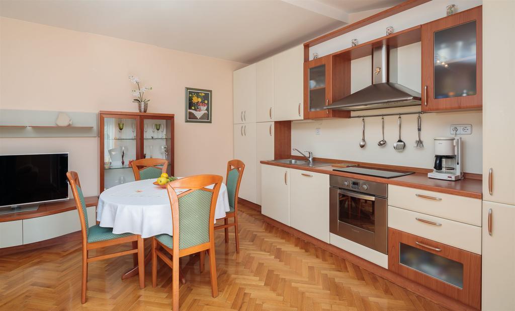 Apartments And Room Alen Duce Exterior photo