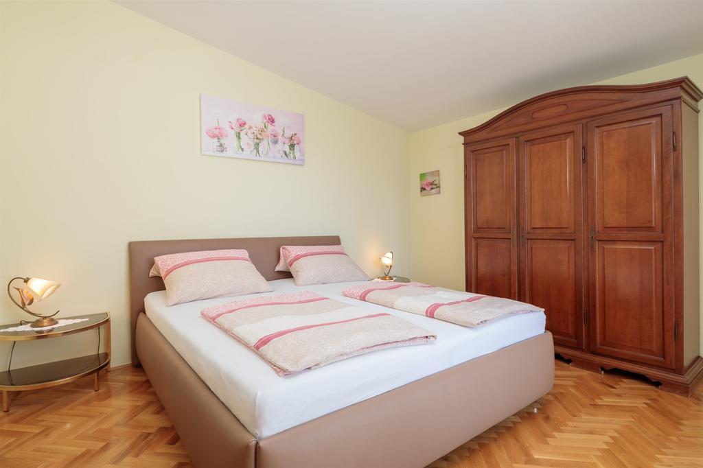 Apartments And Room Alen Duce Exterior photo