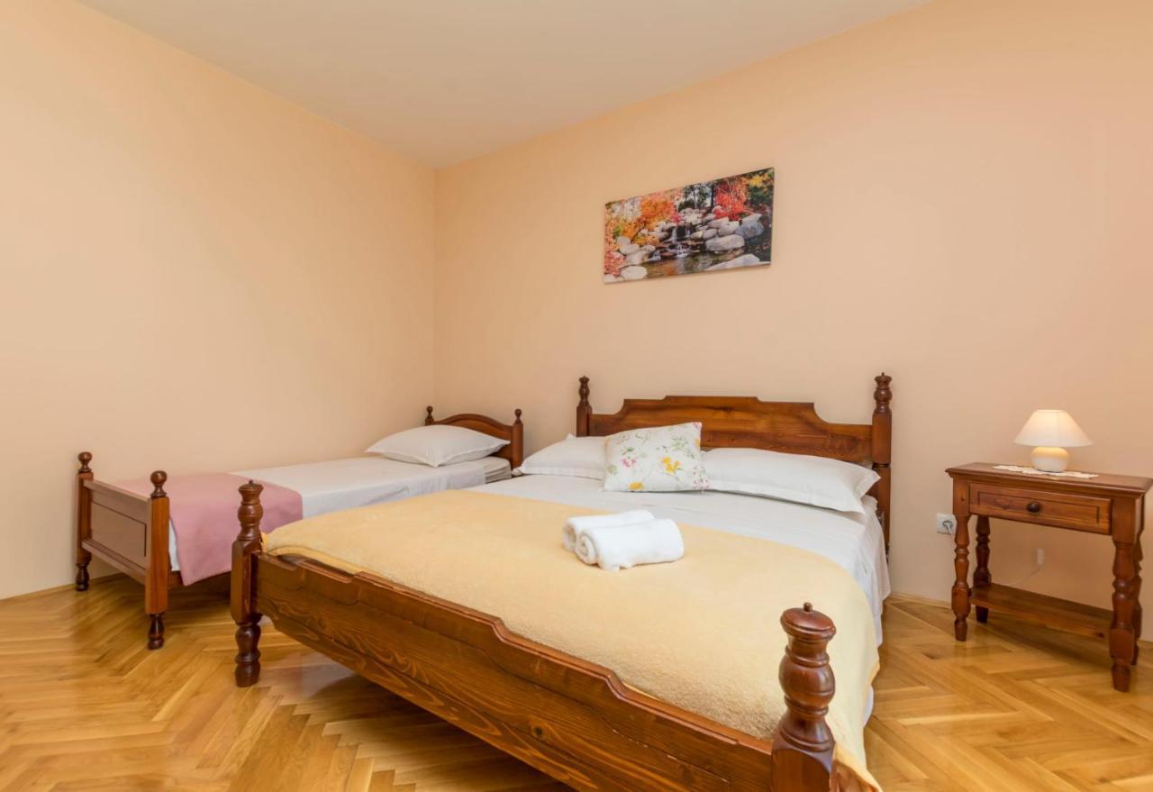 Apartments And Room Alen Duce Exterior photo